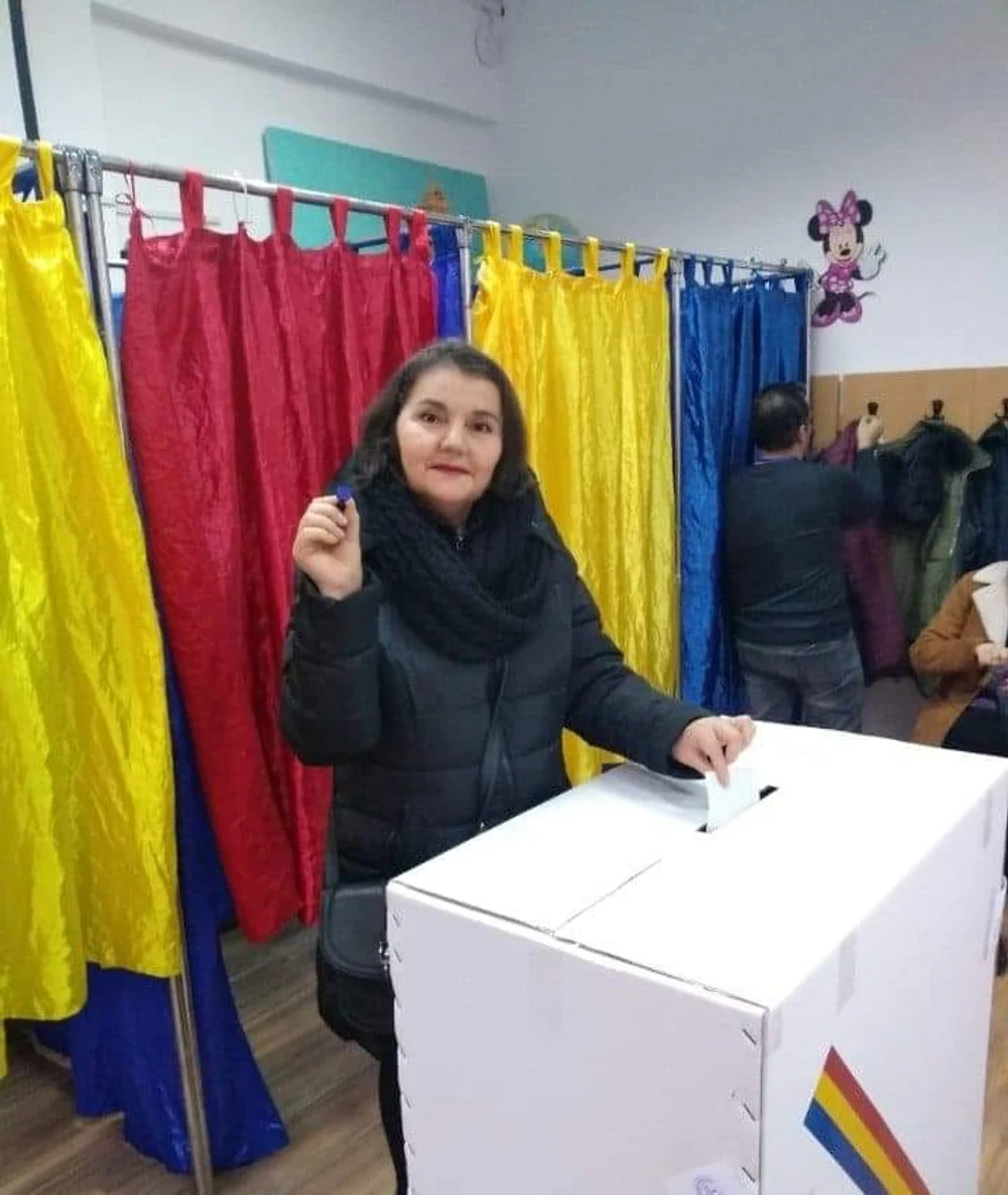 Jurnalistă căutată de polițiști după ce a îndemnat la vot responsabil: „Ai mei m-au sunat speriați. M-a umflat râsul”