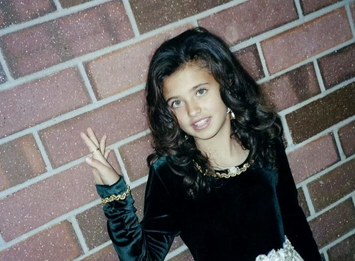 7 antonia in copilarie 4 jpg jpeg