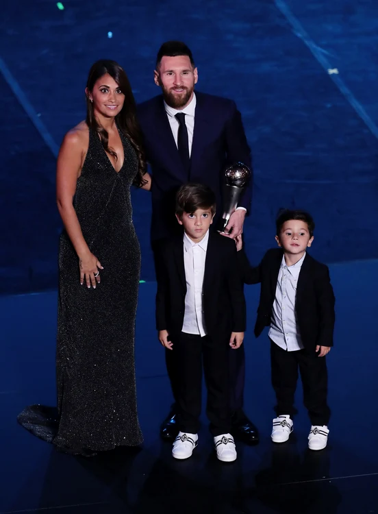 Messi, împreună cu soţia şi cu doi dintre cei trei băieţi ai săi