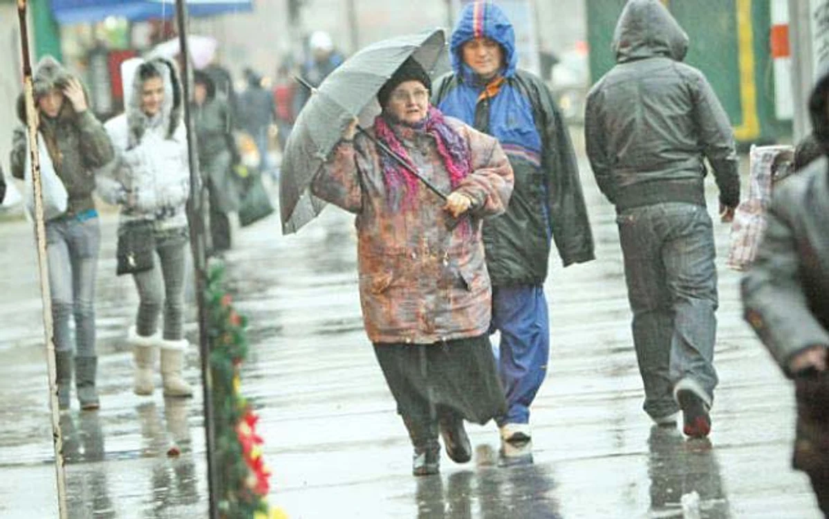 Ploi mai multe se anunţă în Transilvania
