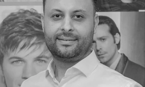 Daniel Ileana le oferă bărbaților sfaturi de stil, dar și de îngrijire personală bărbaților  Acesta deține salonul Daniel's Grooming Club jpeg