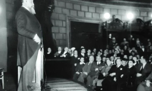 Nicolae Iorga,  oratorul  «pe întunerec» jpeg