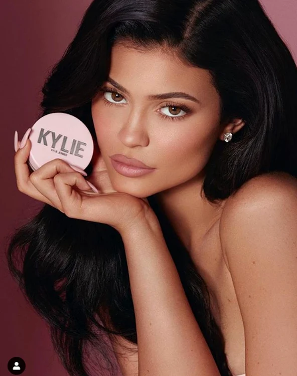 Kylie s-a îmbogățit datorită liniei sale de makeup