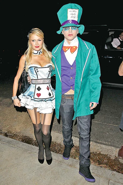 Shane Jenek, 30 de ani, cântăreţ pop australian, a fost confundat cu Pamela Anderson după ce intrat pe mâna unui sadic
