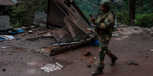 India și Pakistanul continuă ostilităție de a lungul Liniei de control din Kashmir FOTO Profimedia jpg