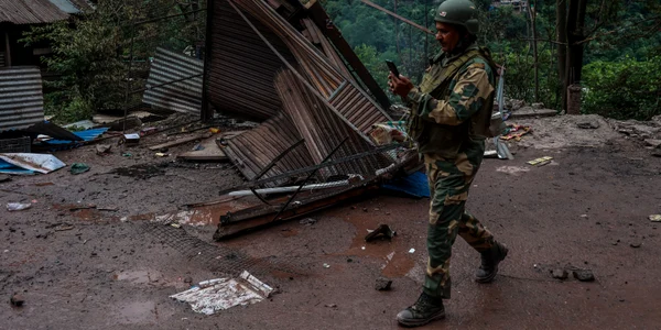 India și Pakistanul continuă ostilităție de a lungul Liniei de control din Kashmir FOTO Profimedia jpg