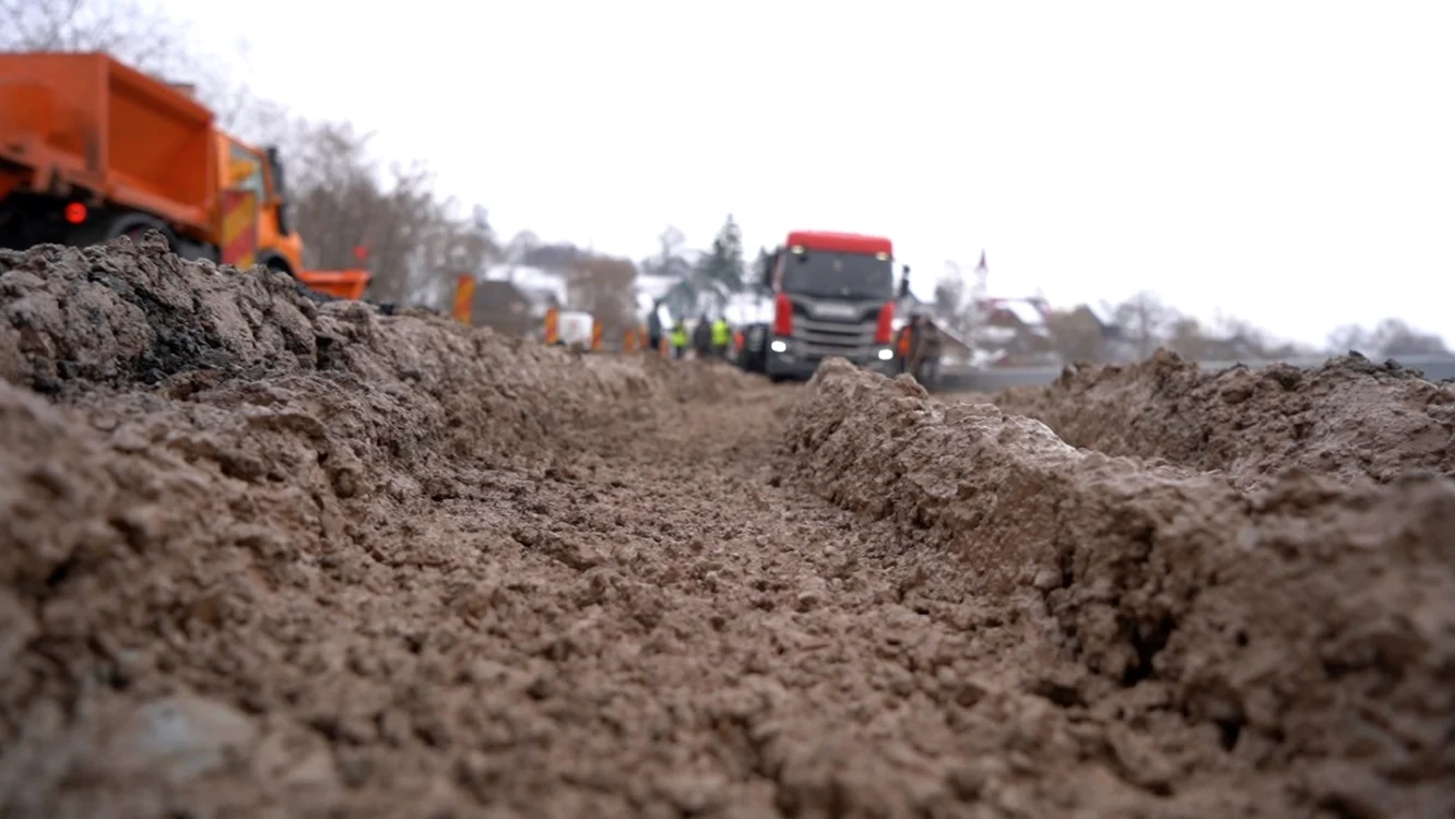 asfalt turnat pe ploaie DN 17 suceava 