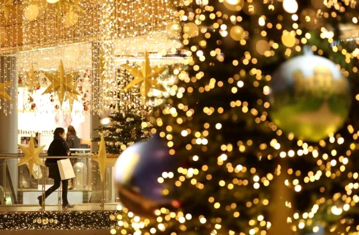 Executivul a decis să acorde românilor încă două zile libere de Crăciun și Revelion. Astfel, 24 decembrie și 31 decembrie, ambele zile de luni, vor fi nelucrătoareFOTO: Click!