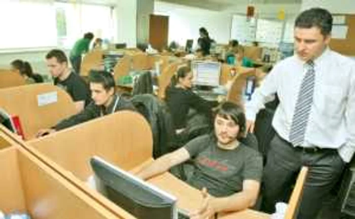 Suprafaţa alocată unui salariat este o medie care include şi holurile, sălile, bucătăriile şi alte spaţii FOTO: Adevărul