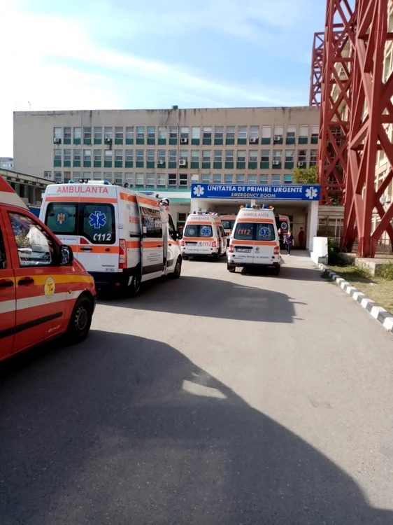 Ambulanţele nu mai reuşesc să transporte pacienţi COVID la spitalul din Slobozia FOTO Facebook/V.Stanciu