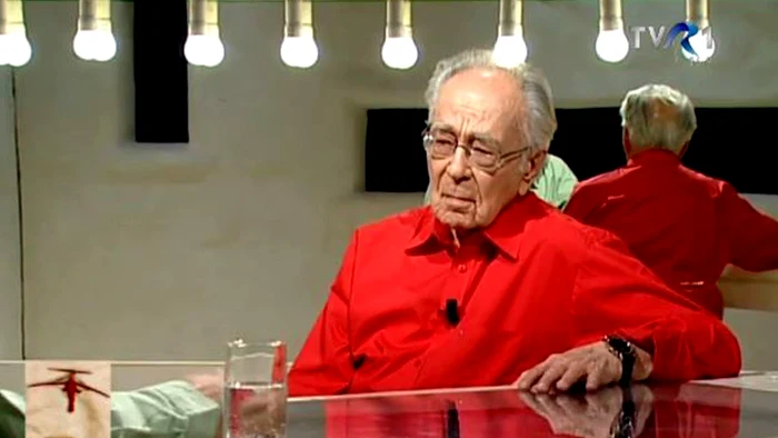 Mihai Şora în timpul unui interviu acordat TVR