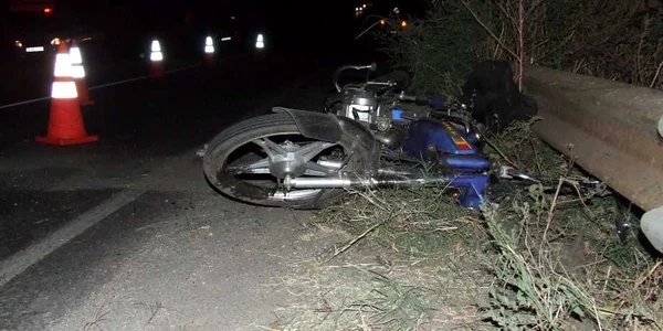 Mopedistul a căzut pe carosabil