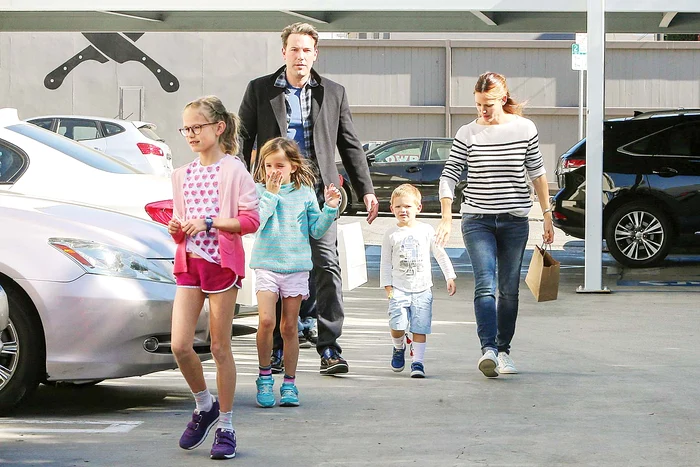 Actorul le-a cumpărat daruri odraslelor pentru ca să le atragă de partea luiFoto: Profimedia