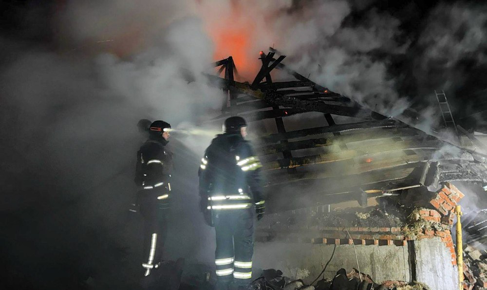 Atac devastator în regiunea Harkov: trei copii și un adult, uciși într-un bombardament rusesc