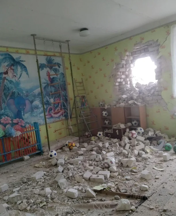 Copiii au fost evacuaţi de urgenţă  după declanşarea atacului. Fotografii EPA-EFE