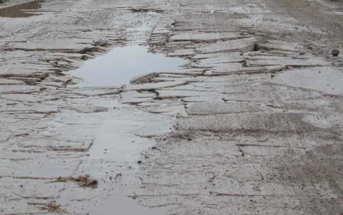 Gropile din asfaltul alexăndrean au fost inventariate şi urmează ”marea plombare” foto: Claudiu Dumitrache
