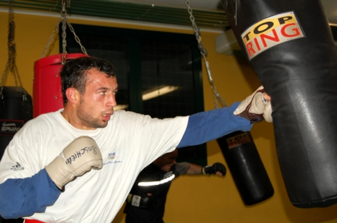 
    Boschiero ar putea fi nevoit să renunţe la cariera pugilistică  