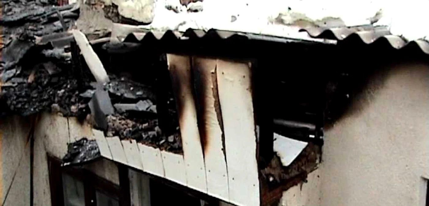 Incendiile au distrus nouă case