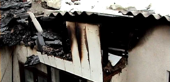 Incendiile au distrus nouă case