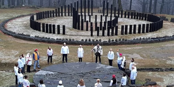 pelerinaj la tronul strabunilor si sarmizegetusa regia foto vasile paun