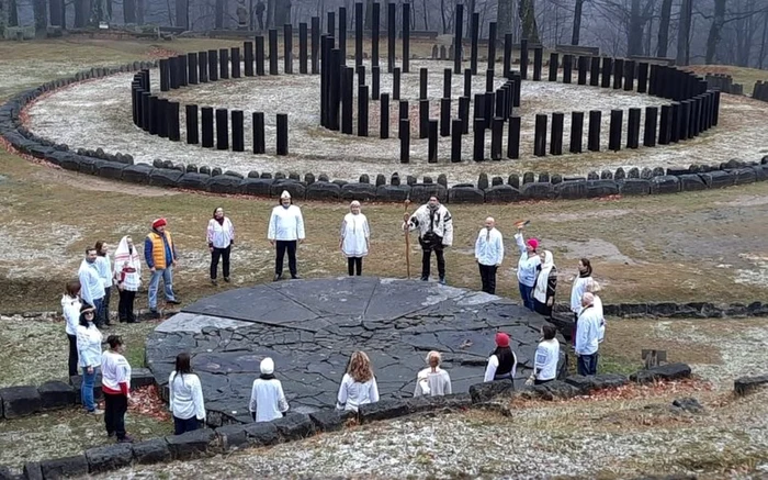 pelerinaj la tronul strabunilor si sarmizegetusa regia foto vasile paun