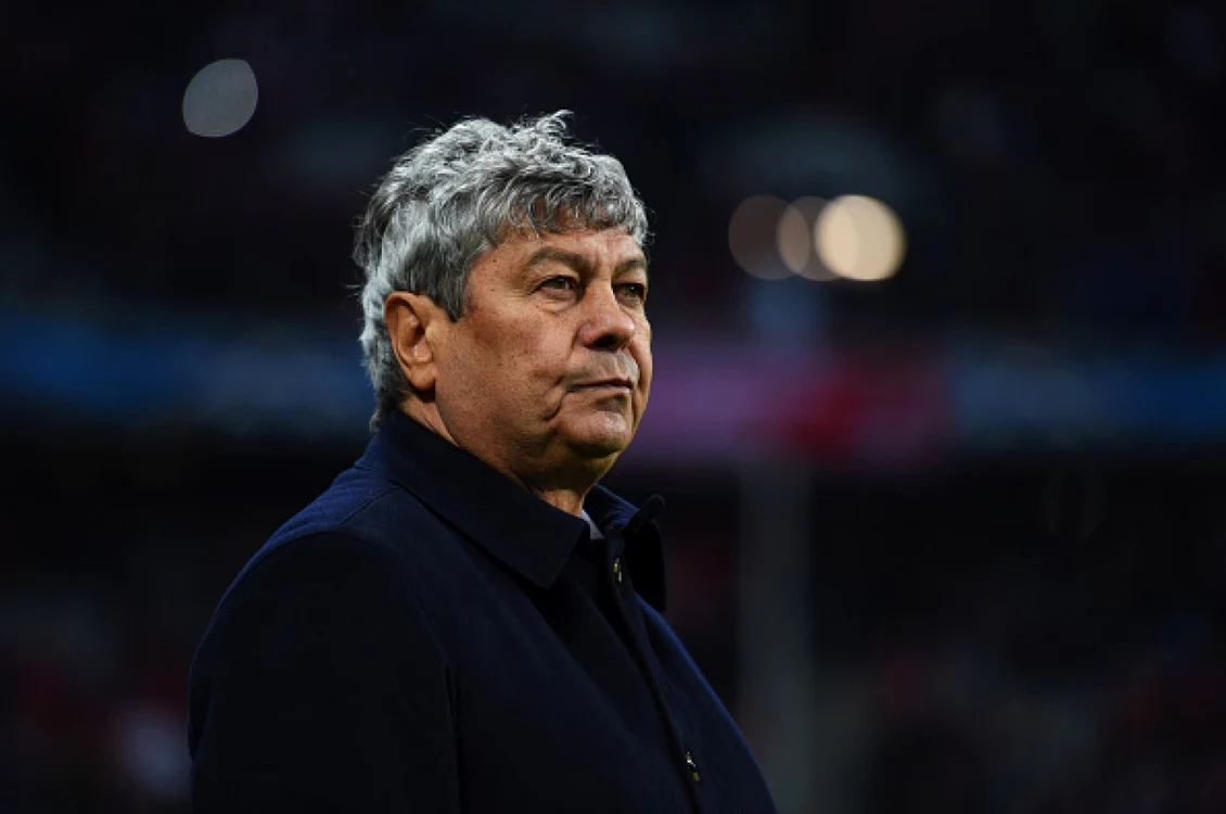 Mircea Lucescu, postura din profil 