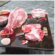 Diana Șoșoacă a participat în Ajunul Crăciunului la o pomană a porcului, de unde a lansat un nou atac public la adresa liderului AUR, George Simion FOTO captură video Facebook