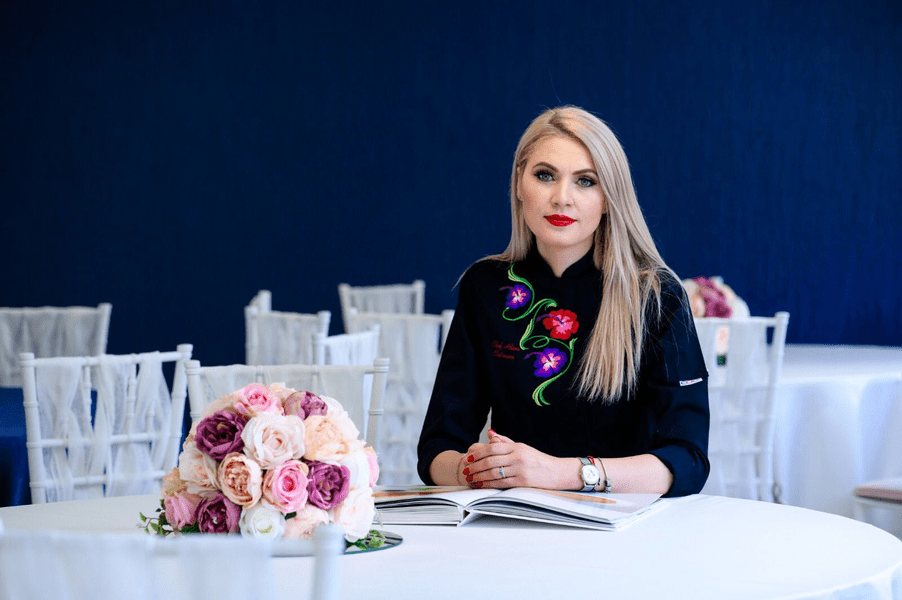 Economista pasionată de bucătărie. Preparatele ei sunt adevărate povești culinare
