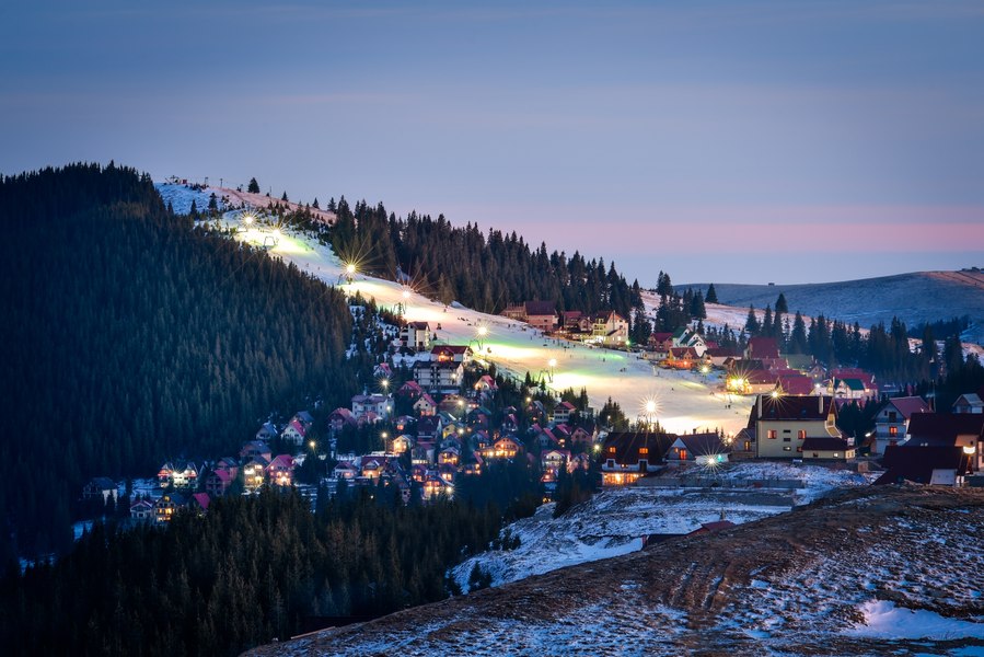  Vechea cazarmă a vânătorilor de munte din zona montană Rânca, transformată în centru de pregătire montană al NATO