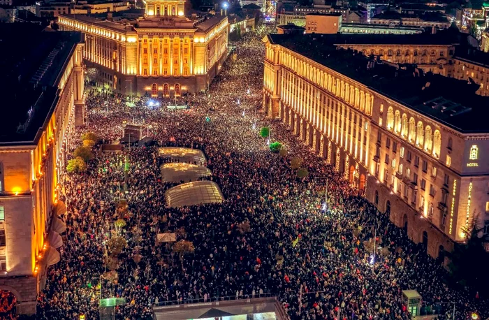Mii de oameni au protestat în Bulgaria FOTO X / Velina Tchakarova @vtchakarova