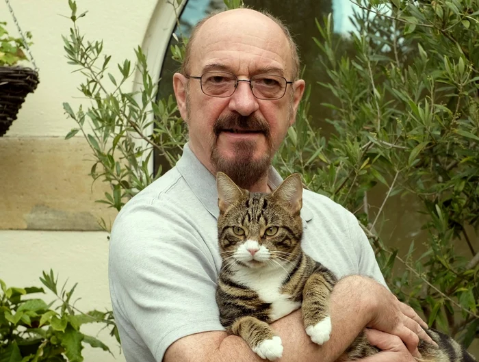 Ian Anderson vorbește despre asociația „Prietenii pisicilor”/FOTO: Facebook The Paw Project