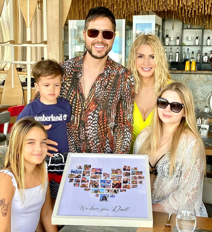 Jorge are o familie superbă, care acum s-a reunit: Karina, David, Ilinca și soția lui, Ramona