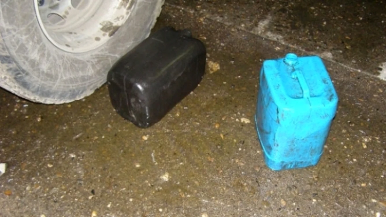 
    Mai mulți salariați ai RATB sunt suspectați că furau combustibil din autovehiculele din garaje  