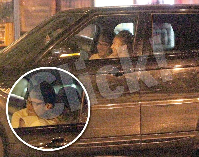 Simona Halep a fost surprinsă de fotoreporterii Click! alături de iubitul ei, Marin. Joi seara, la o plimbare prin București, cei doi s-au îmbrățișat și s-au sărutat cu focFoto: Mihai Ionescu