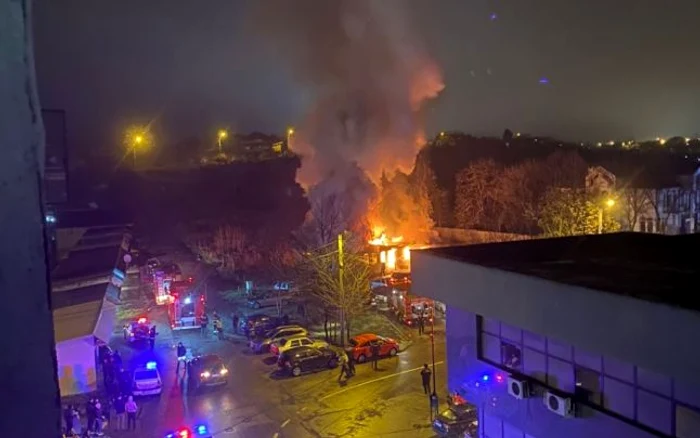O clădire a ars complet în incendiul din Slatina Sursă foto: Adevărul