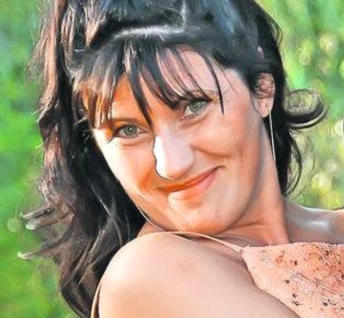 
    Fratele Elodiei a transformat casa familiei din satul Cândeşti într-o pensiune.   