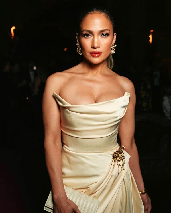 J Lo (1) jpg