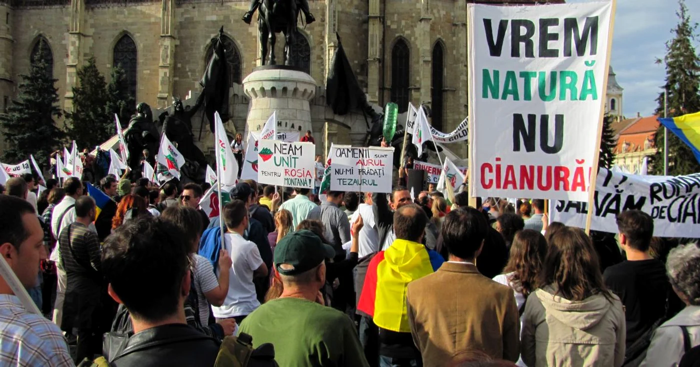 Protest împotriva exploatării proiectului minier de la Roşia Montană la Cluj-Napoca FOTO: Florina Pop
