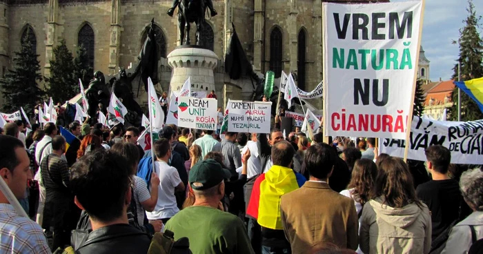 Protest împotriva exploatării proiectului minier de la Roşia Montană la Cluj-Napoca FOTO: Florina Pop