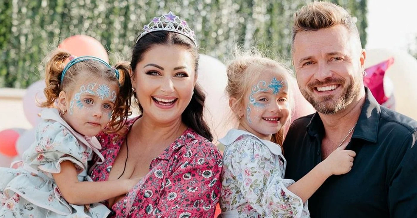 Tavi Clondă împreună cu familie Foto: Facebook