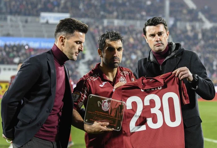 Culio a primit cadou un tricou cu numărul 230, care reprezintă câte meciuri a jucat pentru CFR