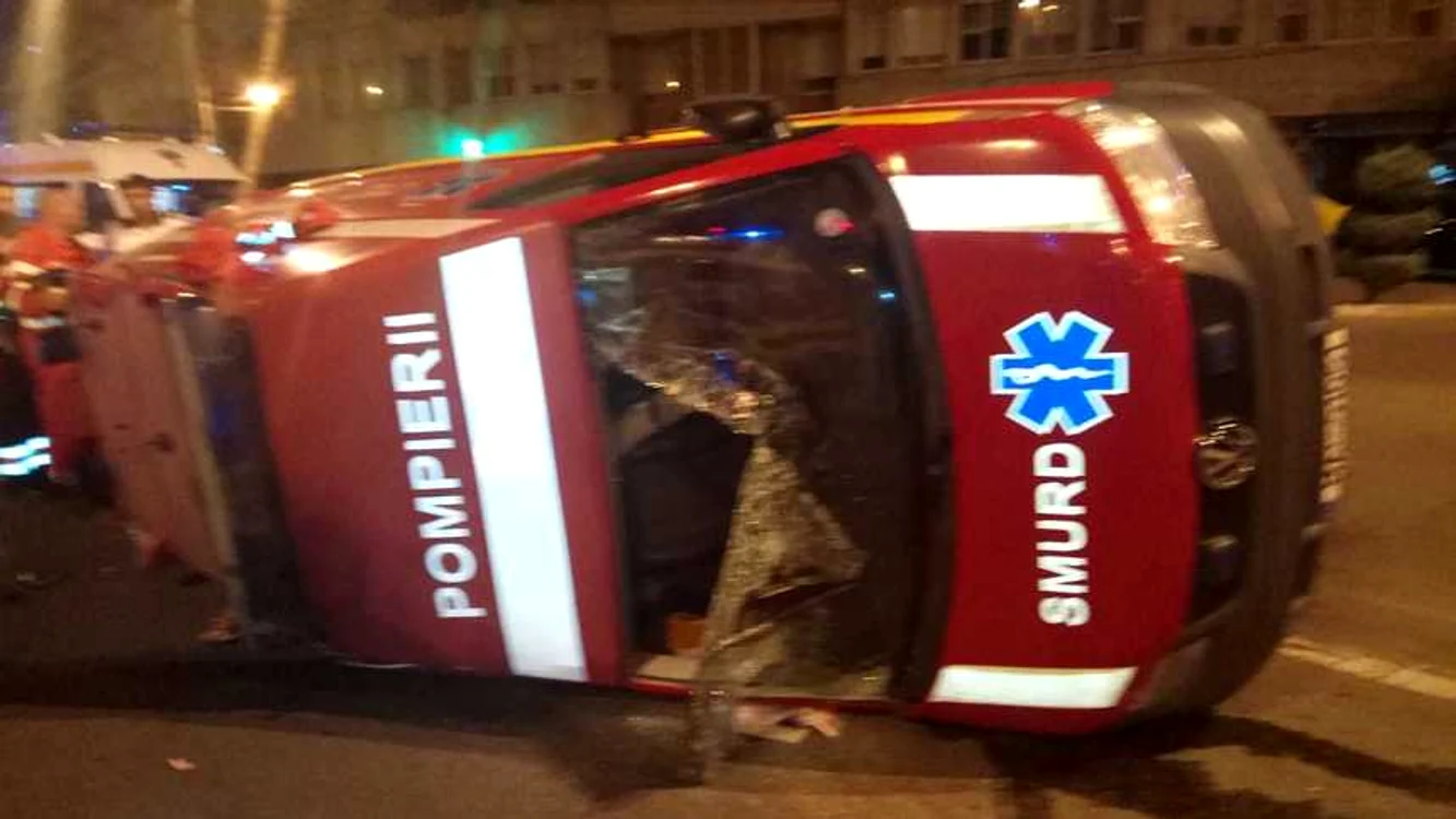 
    În ambulanţă se aflau un copil şi mama luifoto: news.ro  