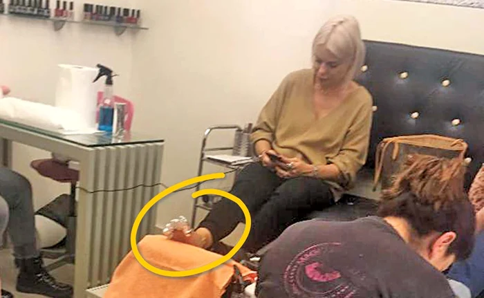 Îmbrăcată lejer şi nemachiată, Jojo s-a străduit să treacă neobservată printre celelalte cliente ale salonului