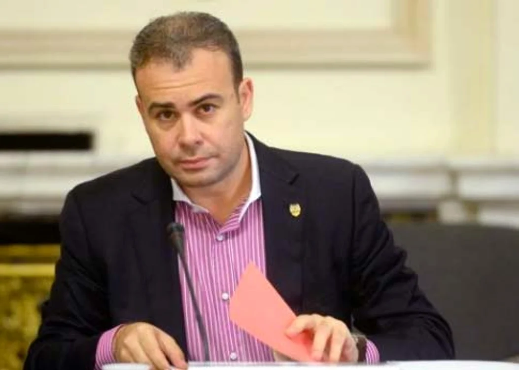 
    Darius Vâlcov  