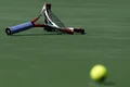 Racheta de tenis distrusa (EPA) jpg