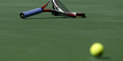 Racheta de tenis distrusa (EPA) jpg