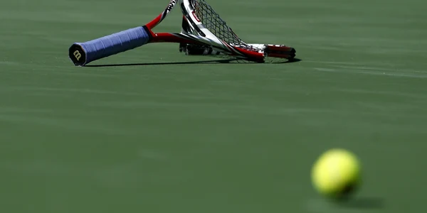 Racheta de tenis distrusa (EPA) jpg
