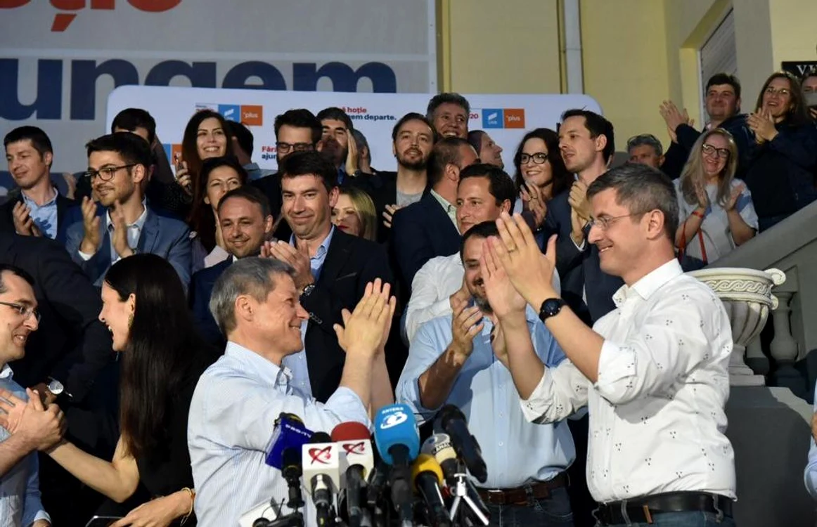 Dacian Cioloş şi Dan Barna bat mai greu palma Foto Steluţa Popescu