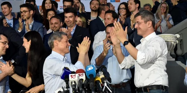 ciolos barna usr plus castiga europarlamentare foto steluta poescu