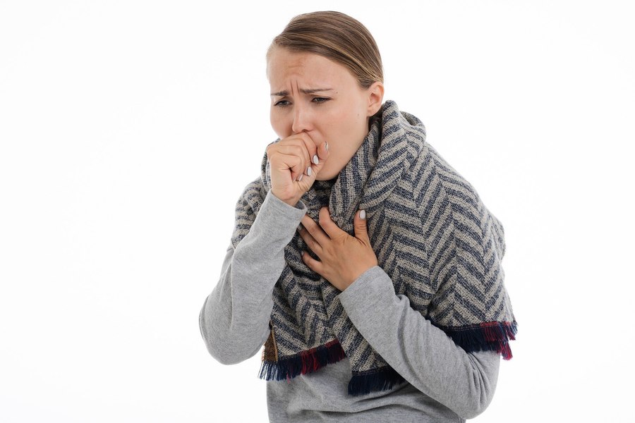 Tusea persistentă poate indica o pneumonie atipică. Descoperă semnele și cum să te protejezi